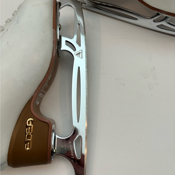 EDEA Motivo 220 with Legacy 8 blades - Picture 3 of 6